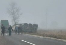 Photo of foto | Accident violent la Hîncești. Două automobile s-au tamponat, iar remorca unui TIR s-a răsturnat într-un șanț