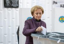 Photo of video | Votare cu accidentare. Zinaida Greceanîi a fost lovită în cap cu o cameră 