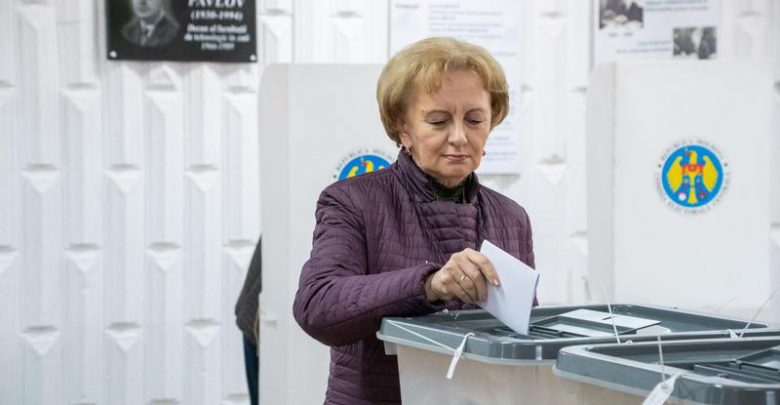 Photo of video | Votare cu accidentare. Zinaida Greceanîi a fost lovită în cap cu o cameră 