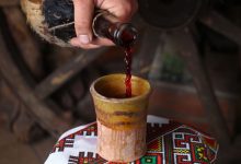 Photo of „Vin ca al meu nu are nimeni în sat”. 15 fraze prin care moldovenii laudă băutura făcută în acest an