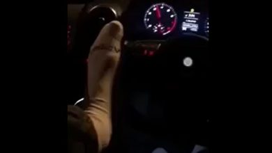 Photo of video | Mergea cu viteză și ținea piciorul pe volan. Un șofer s-a filmat în timp ce conducea neregulamentar