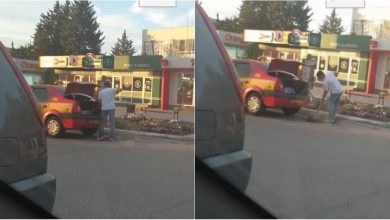 Photo of video | A luat lopata și s-a apucat de treabă. Un taximetrist, surprins cum astupă o gaură de pe stradă
