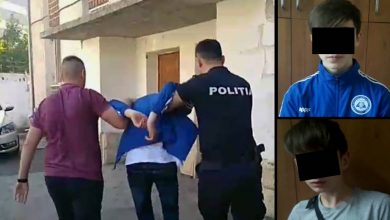 Photo of video | Ar fi furat telefoanele mai multor copii în plină stradă. Doi adolescenți, reținuți de polițiștii din capitală