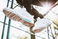 Photo of foto | Conțin apă sfințită şi un verset din Noul Testament. Au fost lansați pantofii sport pentru credincioși