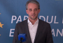 Photo of video | PPEM condamnă încălcările electorale ale Blocului ACUM și PSRM: Cum e posibil ca un ziar să coste 9 bani?
