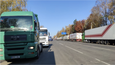 Photo of foto, video | Șoferii au ieșit la protest, iar polițiștii au verificat TIR-urile. De ce sunt nemulțumiți conducătorii vehiculelor de mare tonaj?