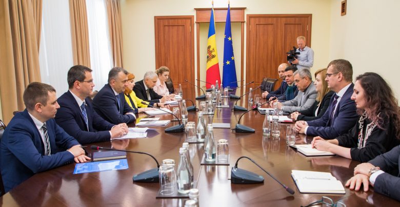 Photo of Investitorii din România, în dialog cu Ion Chicu: „Vom asista cu drag Republica Moldova în domeniile ce țin de dezvoltarea economică”