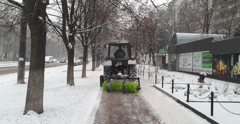 Photo of Iarna nu-i va mai lua prin surprindere? Responsabilii de la Primărie spun că au tehnică și material antiderapant suficient pentru sezonul rece