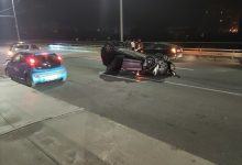 Photo of foto | O mașină s-a răsturnat aseară pe podul de la Botanica. În urma accidentului, vehiculul a fost grav avariat