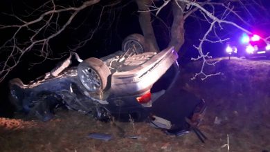 Photo of foto | Un șofer în stare de ebrietate a ajuns cu mașina într-un copac. O persoană a decedat în urma impactului
