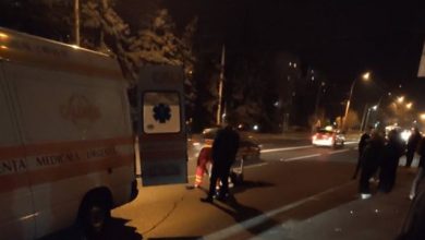 Photo of foto | Se grăbea să traverseze strada, dar a ajuns la spital. Un bătrân, în stare gravă după ce a fost lovit de o mașină la Botanica