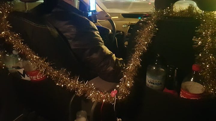 Photo of foto | A comandat un taxi, dar a venit o mașină cu minibar și karaoke. Cum arată vehiculul „festiv” care circulă pe străzile capitalei?