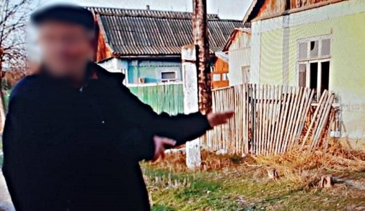 Photo of video | Polițiștii au reținut suspectul în cazul femeii din Basarabeasca, ucisă în bătaie în propria casă