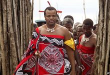 Photo of Revoltă într-un stat african. Regele a cumpărat 120 de BMW-uri și 19 Rolls-Royce-uri pentru familia sa