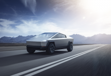 Photo of foto, video | Și-a comandat o mașină rezistentă la gloanțe, care apare abia în 2020. O cântăreață va fi la volanul unei Tesla Cybertruck