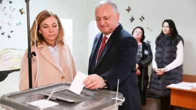 Photo of video | Președintele țării, Igor Dodon, după ce a participat la vot: „Chișinăuieni, nu călcați pe aceeași greblă”