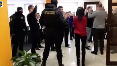 Photo of video | Rețineri „Fulger” la oficiul unor brokeri din Chișinău, care au înșelat mai mulți investitori din Rusia