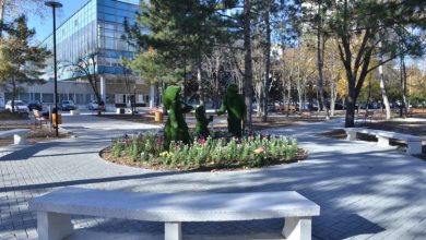 Photo of foto | O familie fericită și… „verde”. Locuitorii capitalei se vor bucura de câteva sculpturi noi. Unde pot fi văzute?