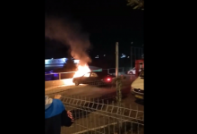 Photo of video | Panică pe o stradă de la Ciocana. O mașină a luat foc din cauza unei scurgeri de gaze