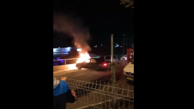 Photo of video | Panică pe o stradă de la Ciocana. O mașină a luat foc din cauza unei scurgeri de gaze
