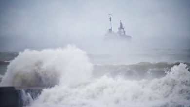 Photo of foto, video | Din vas se scurge combustibil, iar în apropiere se simte un miros caracteristic. Primele imagini cu nava care a eșuat lângă Odesa