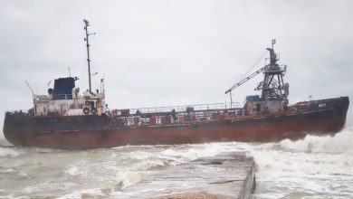 Photo of video | O corabie sub pavilionul Moldovei a eșuat lângă Odesa. La bord s-ar afla între 3 și 15 persoane care au refuzat evacuarea