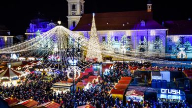 Photo of foto, video | Sărbătorile sunt tot mai aproape. Într-un oraș din România a fost deja inaugurat brăduțul și Târgul de Crăciun