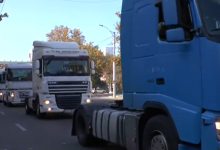 Photo of video | Guvernul are din nou vizite „conflictuale”. Transportatorii vin cu TIR-urile în fața Executivului pentru a continua protestele