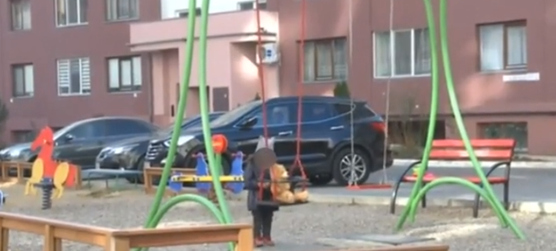 Photo of video | Și-a lăsat copilul la grădiniță și l-a găsit însângerat. O mămică acuză educatoarea de la o instituție preșcolară din capitală de neglijență