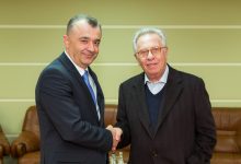 Photo of foto | Ion Chicu s-a întâlnit cu președintele Comisiei de la Veneția la Aeroport. Oficialul european a dat asigurări că va susține reformarea justiției în Moldova