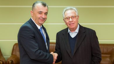 Photo of foto | Ion Chicu s-a întâlnit cu președintele Comisiei de la Veneția la Aeroport. Oficialul european a dat asigurări că va susține reformarea justiției în Moldova