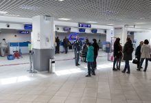 Photo of vox | „Venim acasă doar de sărbători și stăm câte 10 zile”. Emoții, lacrimi de fericire și îmbrățișări pe Aeroportul din Chișinău