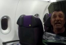 Photo of video | Un bărbat a fost legat cu bandă adezivă de scaunul avionului. Ce a făcut individul?