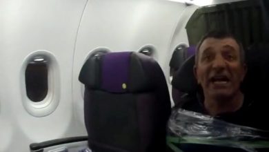 Photo of video | Un bărbat a fost legat cu bandă adezivă de scaunul avionului. Ce a făcut individul?