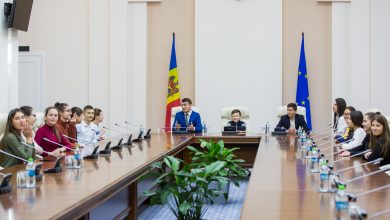 Photo of foto | Cum a răspuns premierul Ion Chicu întrebărilor unor voluntari despre educația din Republica Moldova, în cadrul unei excursii efectuate la Guvern