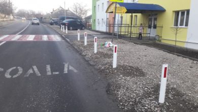 Photo of foto | Autoritățile iau măsuri după tragedia de la Ialoveni. În fața școlii de arte au fost instalate indicatoare reflectorizante