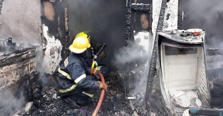 Photo of foto | Doi bătrâni din raionul Soroca au decedat după ce focul le-a mistuit casa. Pompierii continuă să lupte cu flăcările