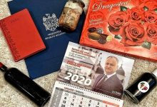 Photo of foto | Dodon a organizat o întâlnire privată cu jurnaliștii: „Le-am dăruit vin, vișinată și tușoncă”