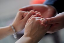Photo of A adresat public scuze soției pentru că a ținut de mână o altă femeie. Mesajul unui cântăreț cunoscut pentru familia sa