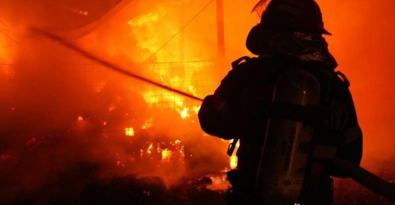 Photo of Incendiu la Botanica: Un bărbat a murit, iar o femeie a fost salvată de pompieri. Cauza probabilă – o țigară lăsată aprinsă