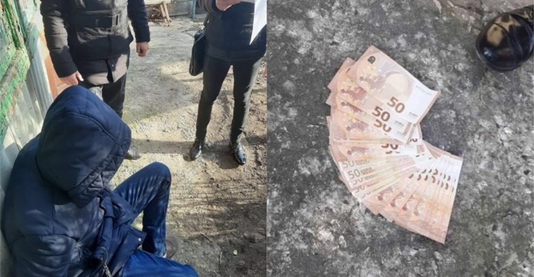 Photo of Un tânăr din Cahul, reținut de CNA după ce ar fi promis unei femei să o ajute cu examenul la școala auto. Cât a cerut pentru acest „serviciu”?
