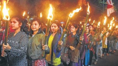 Photo of video | Manifestații violente în India! Motivul pentru care protestatarii mărşăluiesc cu torţe şi incendiază maşini