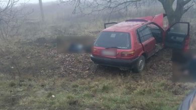 Photo of foto | O mașină s-a izbit violent de un copac în raionul Rezina. Șoferul de 83 de ani a decedat, iar o femeie a ajuns la spital