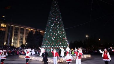 Photo of Guvernul – ba, Primăria – da. Municipalitatea va amenaja un Pom de Crăciun în centrul capitalei