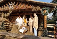 Photo of foto | În loc de magi și Fecioara Maria – manechine coafate și rujate. Ieslea (modernă) de Crăciun care a şocat oamenii