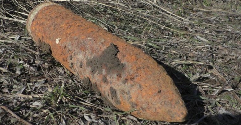 Photo of Săpau o gură de canalizare, dar au găsit o bombă. Un proiectil de pe timpul războiului, descoperit la Ciocana