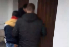 Photo of video | Riscă să „zăbovească” ani de zile după gratii. Un tânăr din Cahul ar fi furat un telefon mobil de la un minor