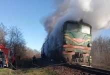 Photo of video | Un tren cu 54 de vagoane a luat foc în apropiere de Vulcănești. Două echipaje de pompieri, la fața locului
