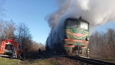 Photo of video | Un tren cu 54 de vagoane a luat foc în apropiere de Vulcănești. Două echipaje de pompieri, la fața locului