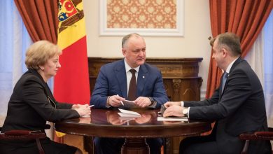 Photo of video | Diacov susține că PD participă la ședințele de luni ale conducerii țării. Dodon, întrebat de jurnaliști: „Voi credeți că ei se ascund prin veceuri?”